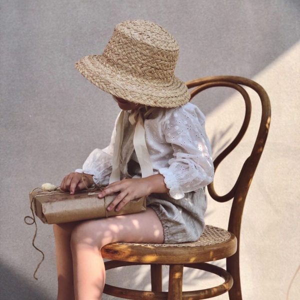 Sombrero de Rafia con cinta para niñas. - Imagen 4