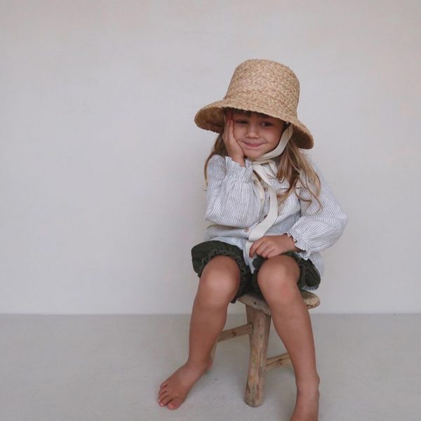 Sombrero de Rafia con cinta para niñas. - Imagen 3