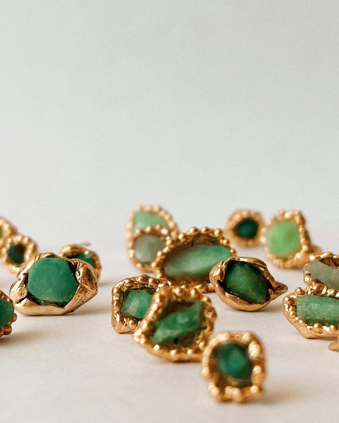 Aretes con Esmeralda Topo