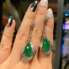 Arete Colgantes con Verde Esmeralda 3 Arete Colgantes con Verde Esmeralda