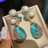 Aretes Curvos Circón Perlas