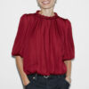 Blusa Ford con trabajo en cuello en rojo