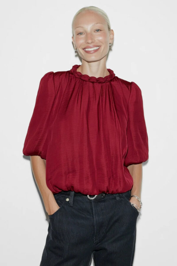 Blusa Ford con trabajo en cuello en rojo