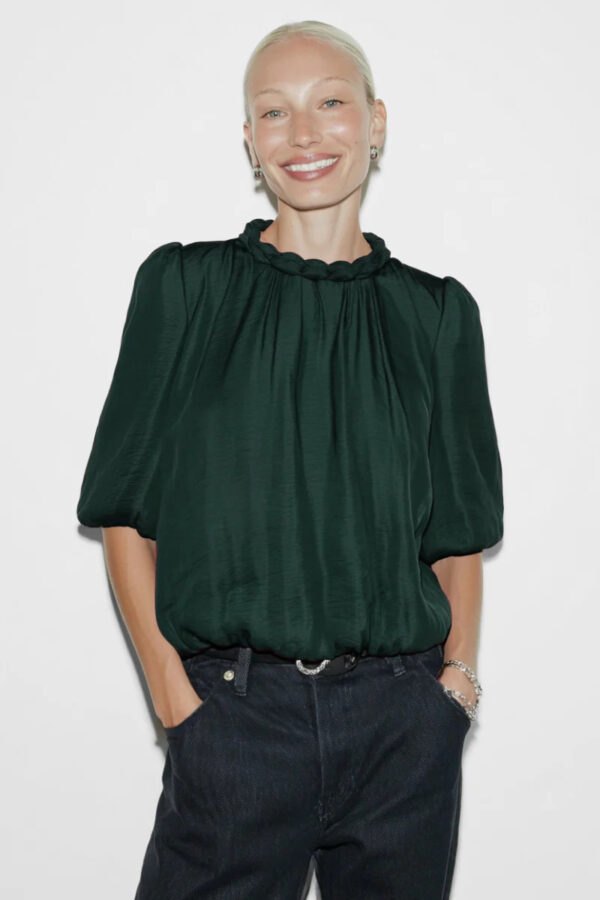 Blusa Ford con trabajo en cuello en verde oscuro forest