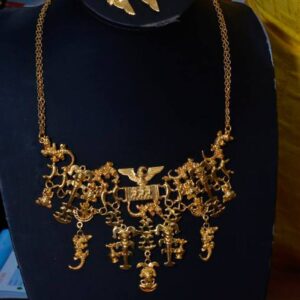 Collar con Broche de Rana