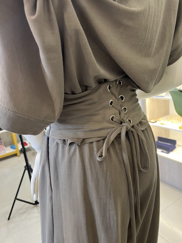 Set de top corsette y pantalón.
